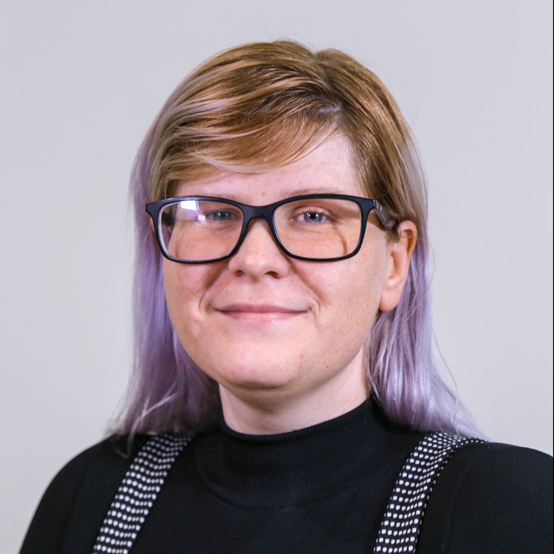 Picture of Sarah hellyer in the page eLM Contacts