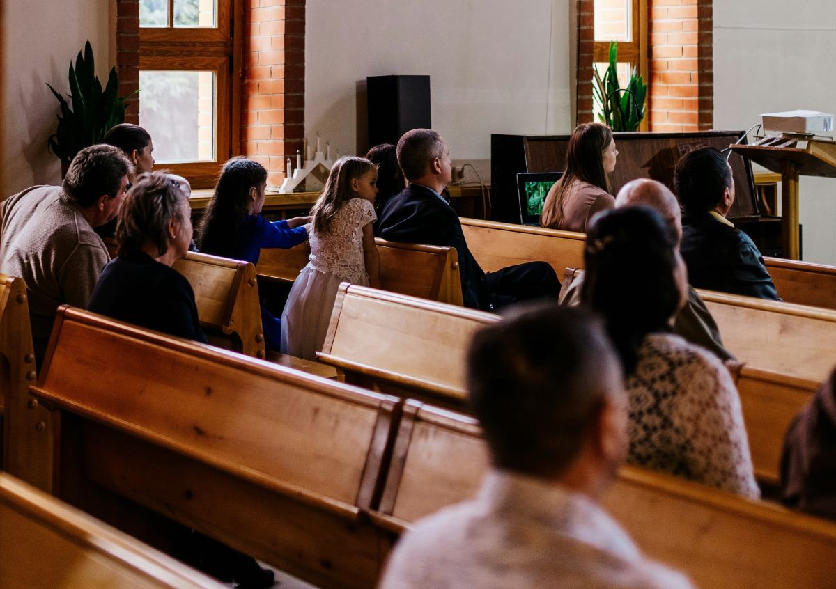 Picture of Easter service in the page Safety pointers for Easter