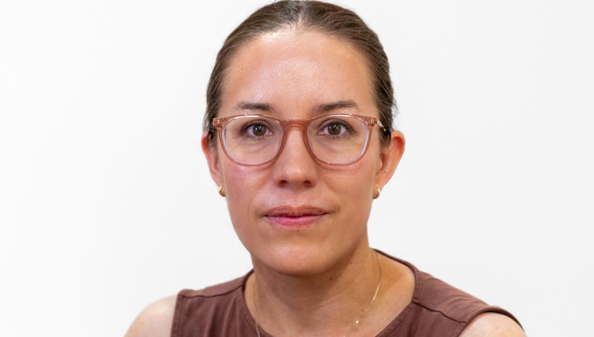 Picture of Laura two e in the page Apology lit a fire for Laura