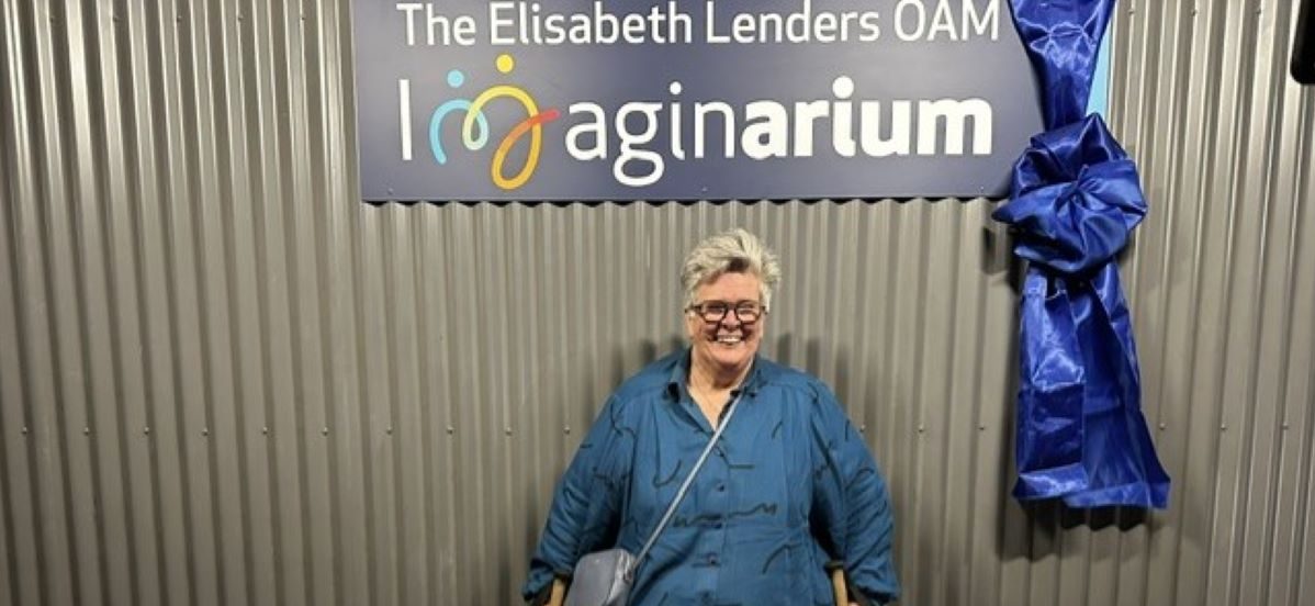 Picture of Elisabeth lenders e in the page Elisabeth honoured for service