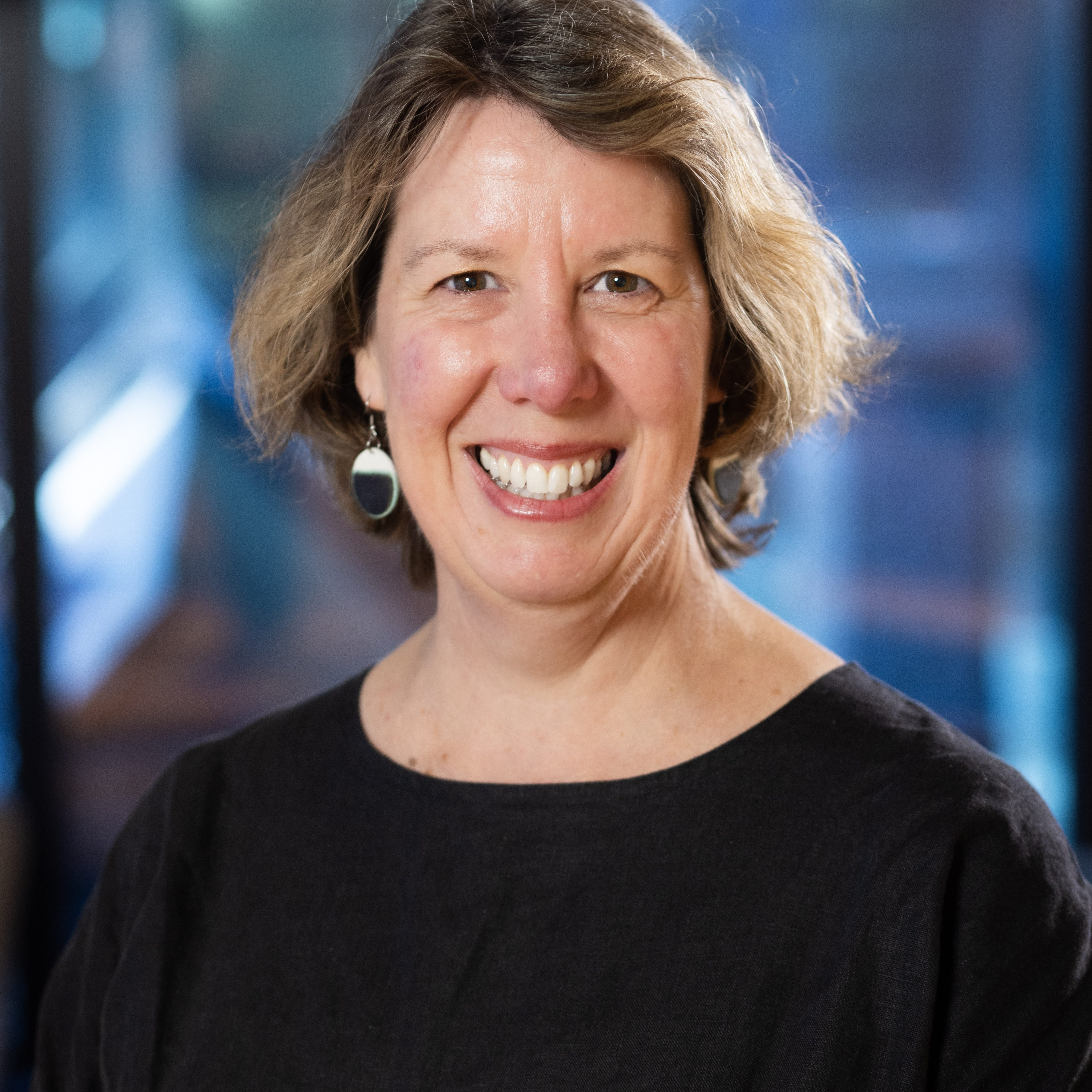 Picture of Headshot dr karen roberts in the page Steering Committee